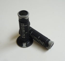 A260 COPPIA MANOPOLE DOMINO BICOLORE NERO-GRIGIO UNIVERSALI APRILIA SCARABEO 50