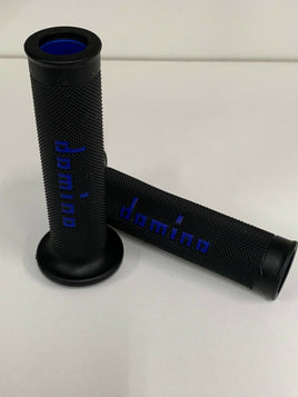 Manopole DOMINO racing forate super soft universali NERO-BLU